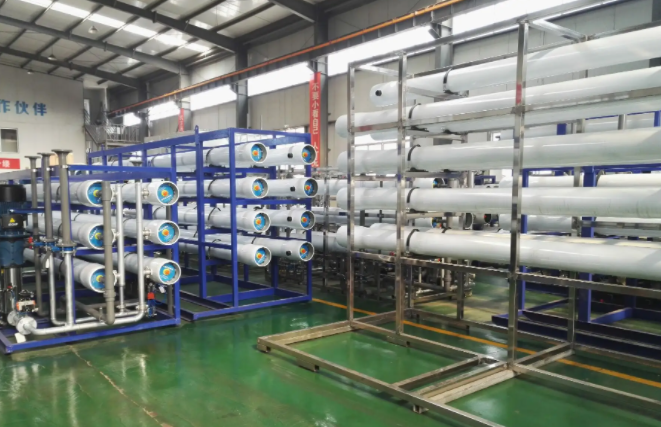 工業(yè)<a href=http://m.ricmtju.com.cn/fstcjssb/ target=_blank class=infotextkey>反滲透凈水設(shè)備</a>展示